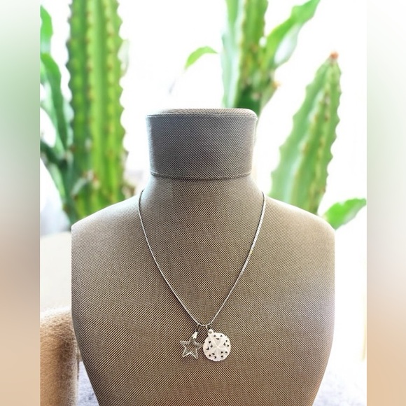 Sanddollar necklace - Picture 1 of 5